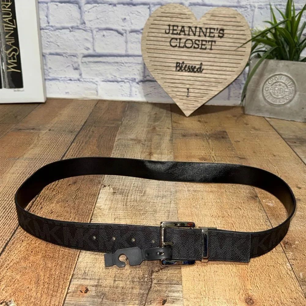 MICHAEL KORS BELT BLACK MK LOGO WITH SILVER BUCKLE reversible
